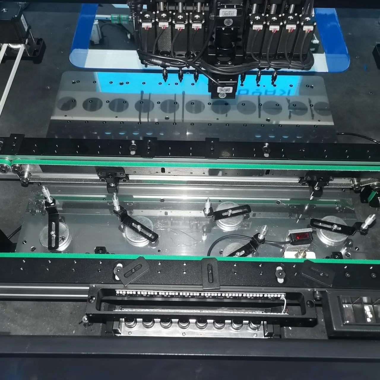 8 Heads Led Pick And Place Machine (2)