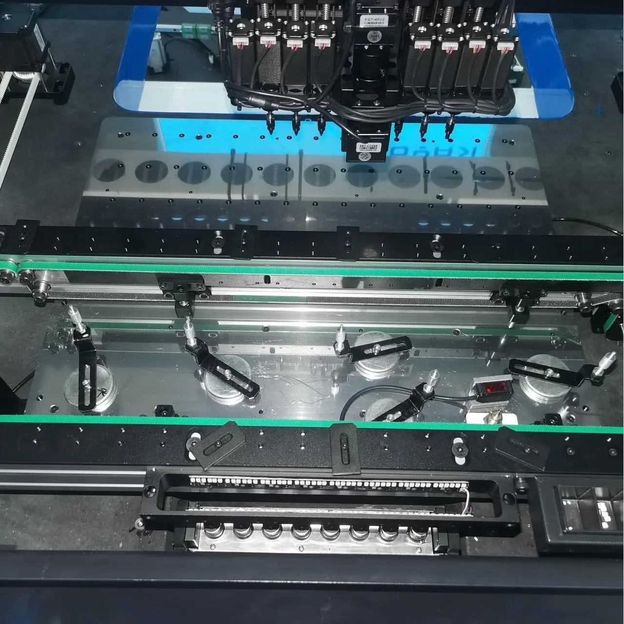 HW-A8 Automatic Pick-and-place Machine for LED (1)