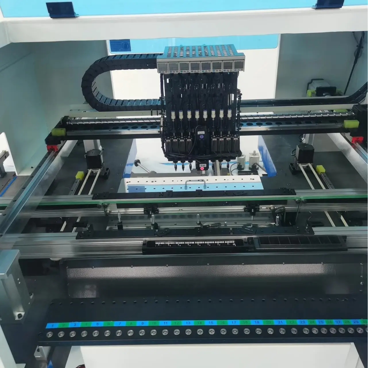 HW-A8 Automatic Pick-and-place Machine for LED (3)